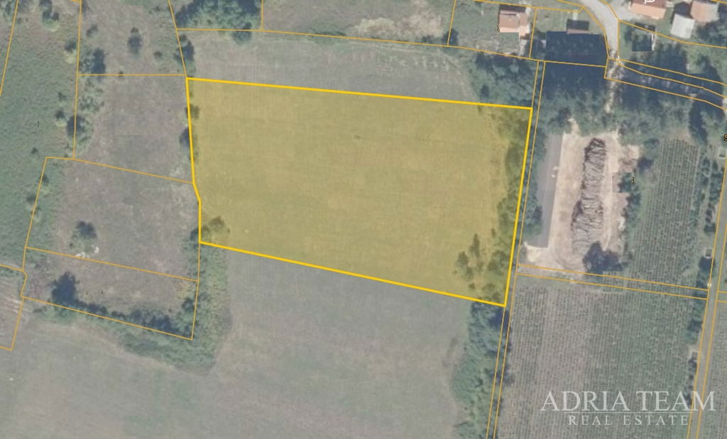 VELKÁ PLOCHA ZEMĚDĚLSKÉ PŮDY - GOSPIĆ