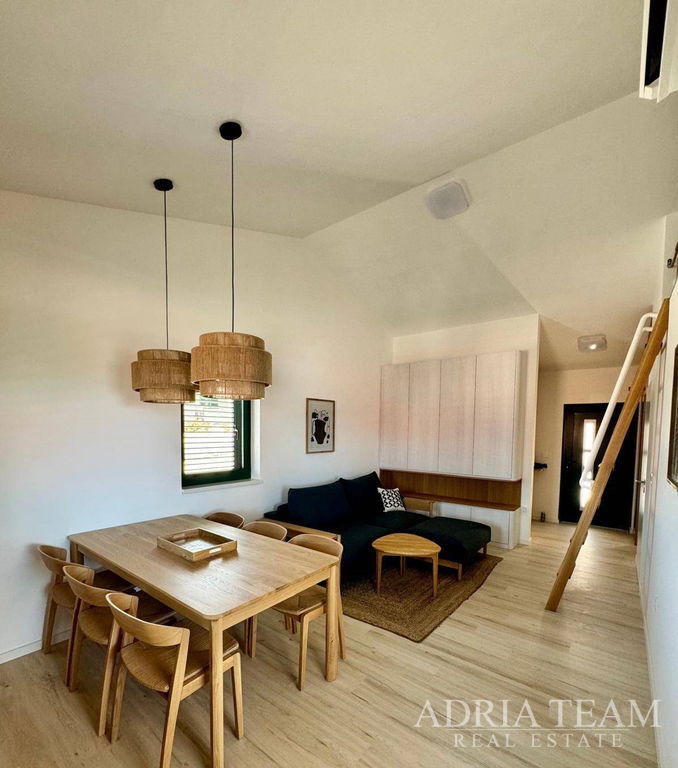 DŮM 4B V ŘADĚ S VÝHLEDEM NA MOŘE, 2.-4. ŘADA U MOŘE - NOVIGRAD DALMATINSKI