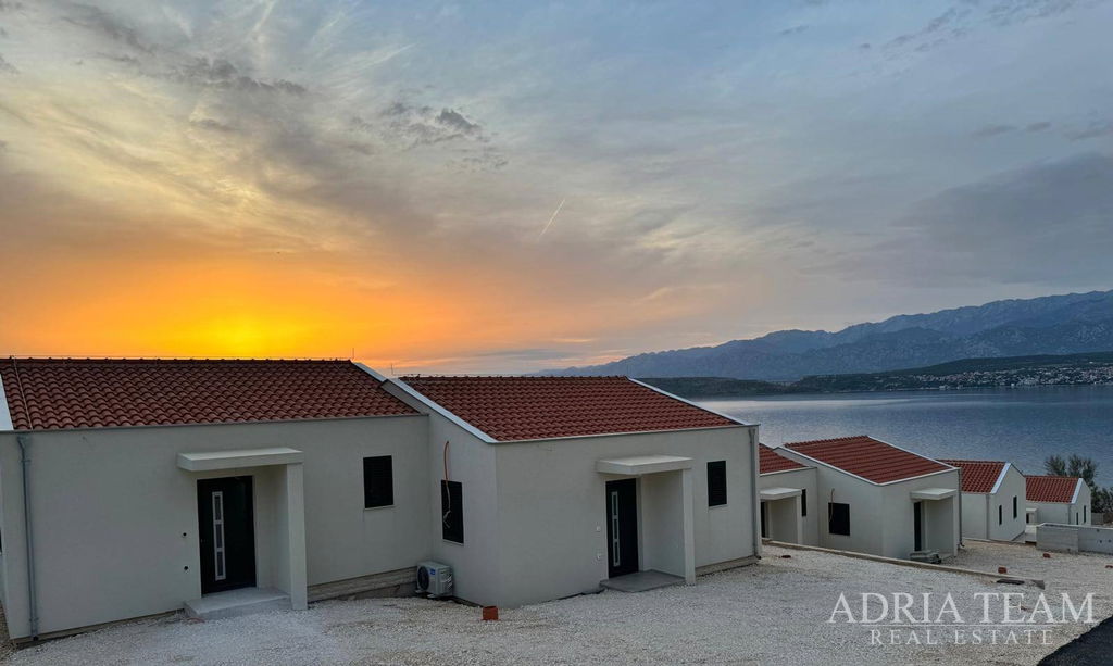 DŮM 4B V ŘADĚ S VÝHLEDEM NA MOŘE, 2.-4. ŘADA U MOŘE - NOVIGRAD DALMATINSKI