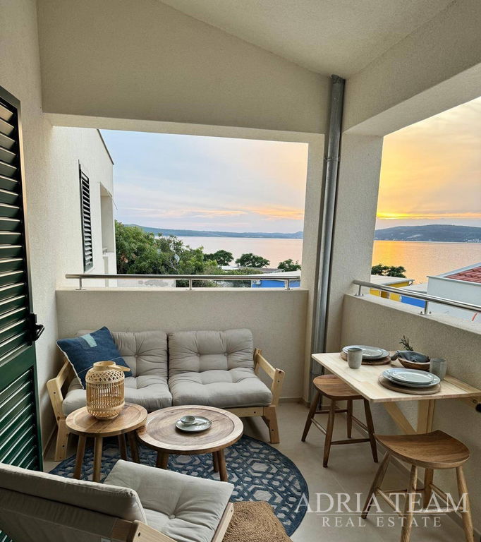 DŮM 4B V ŘADĚ S VÝHLEDEM NA MOŘE, 2.-4. ŘADA U MOŘE - NOVIGRAD DALMATINSKI