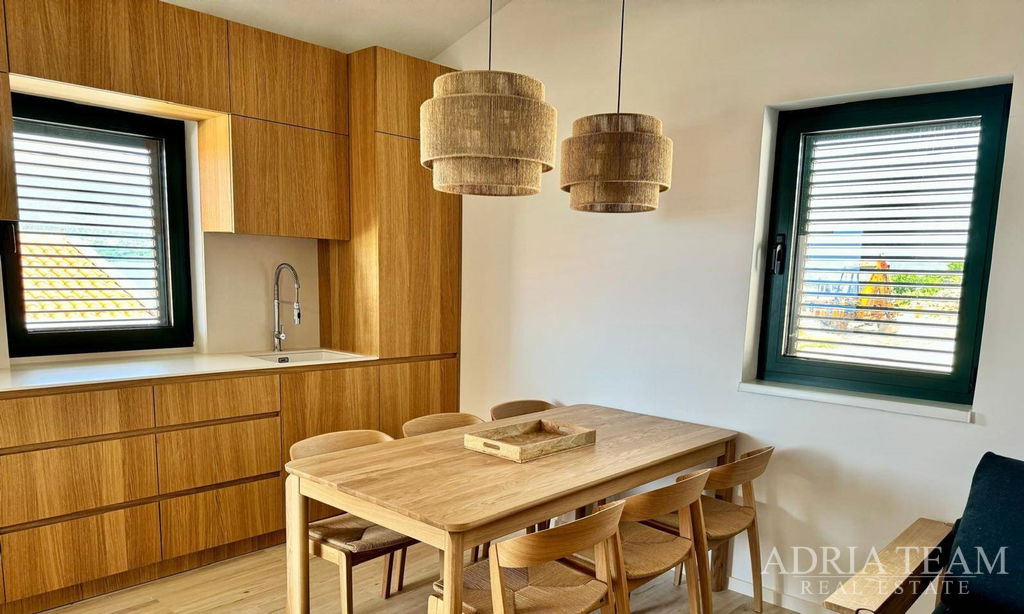 DŮM 4B V ŘADĚ S VÝHLEDEM NA MOŘE, 2.-4. ŘADA U MOŘE - NOVIGRAD DALMATINSKI