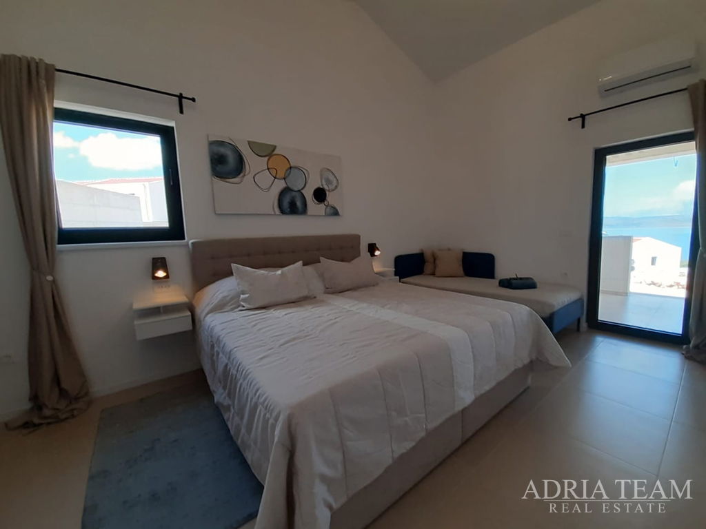 DŮM 4B V ŘADĚ S VÝHLEDEM NA MOŘE, 2.-4. ŘADA U MOŘE - NOVIGRAD DALMATINSKI