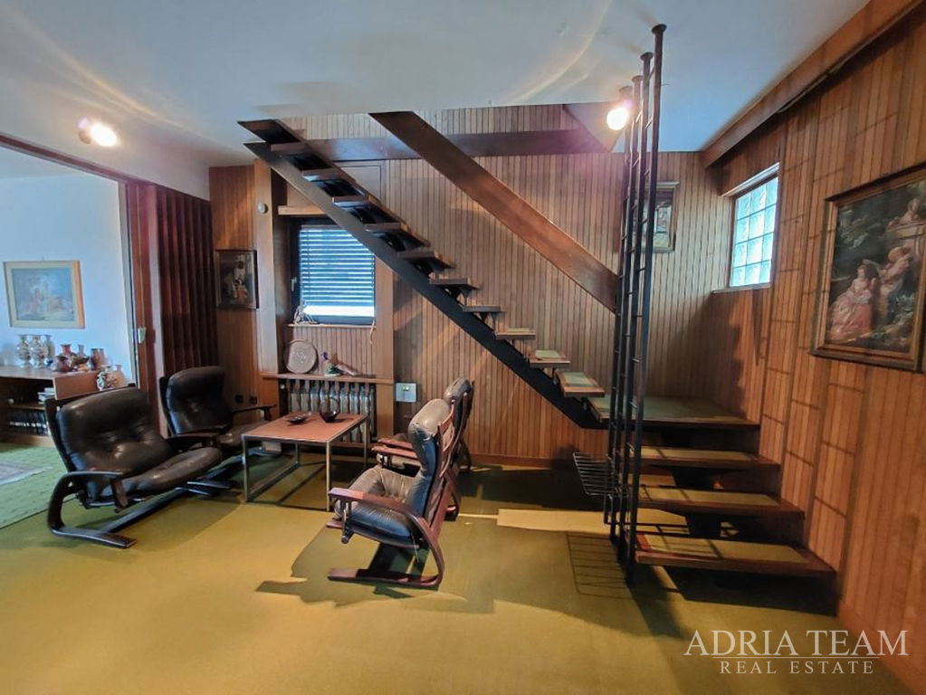 TŘÍPATROVÝ BYT S 6 POKOJI NA VÝBORNÉ LOKALTĚ - TUŠKANAC, ZÁHŘEB