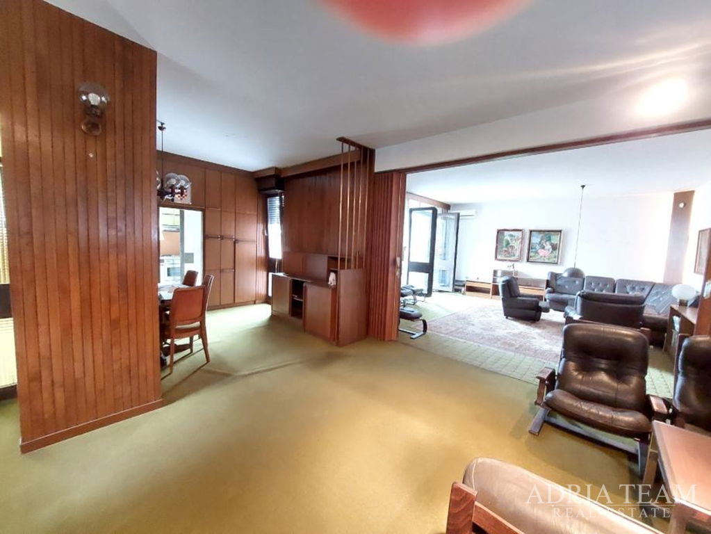 TŘÍPATROVÝ BYT S 6 POKOJI NA VÝBORNÉ LOKALTĚ - TUŠKANAC, ZÁHŘEB