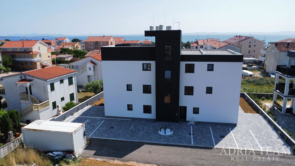 PENTHOUSE BLÍZKO PLÁŽE, DŮM 2. NOVOSTAVBA, 150m OD MOŘE - PRIVLAKA