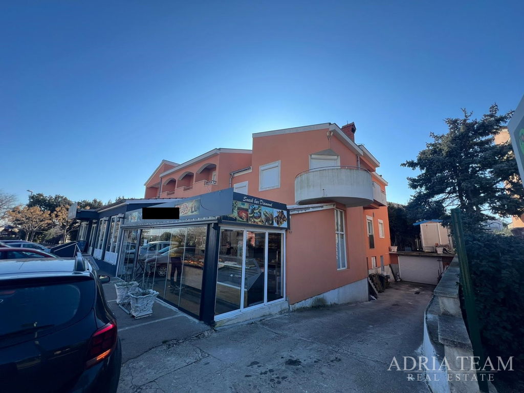 REKONSTRUOVANÝ DŮM S OBCHODNÍM PROSTOREM (RESTAURACE A PEKÁRNA) - NIN