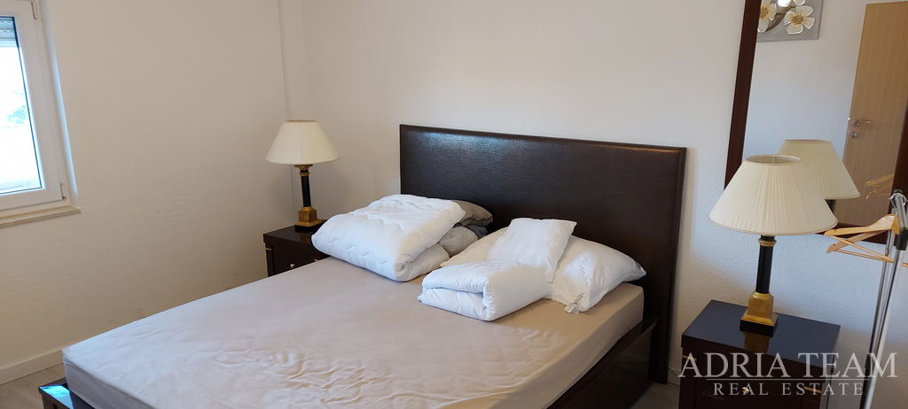 DVA PROPOJENÉ APARTMÁNY S VÝHLEDEM NA MOŘE - OKRUG GORNJI, ČIOVO