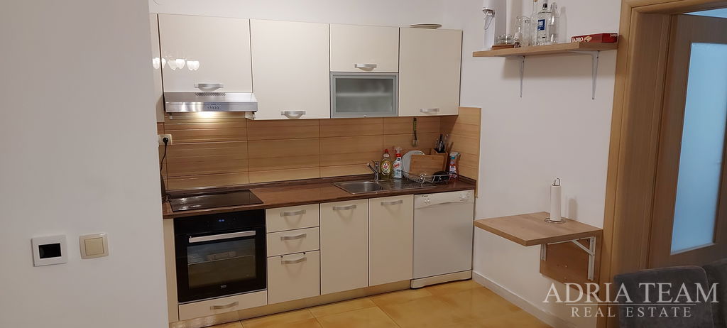 DVA PROPOJENÉ APARTMÁNY S VÝHLEDEM NA MOŘE - OKRUG GORNJI, ČIOVO