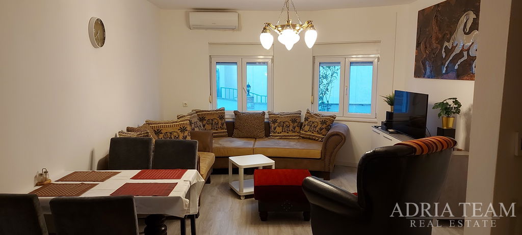 DVA PROPOJENÉ APARTMÁNY S VÝHLEDEM NA MOŘE - OKRUG GORNJI, ČIOVO