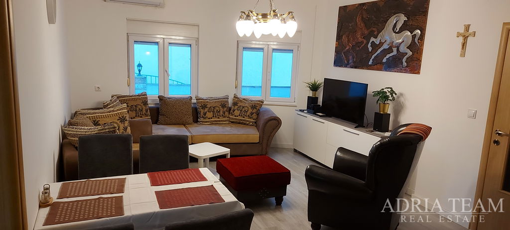 DVA PROPOJENÉ APARTMÁNY S VÝHLEDEM NA MOŘE - OKRUG GORNJI, ČIOVO