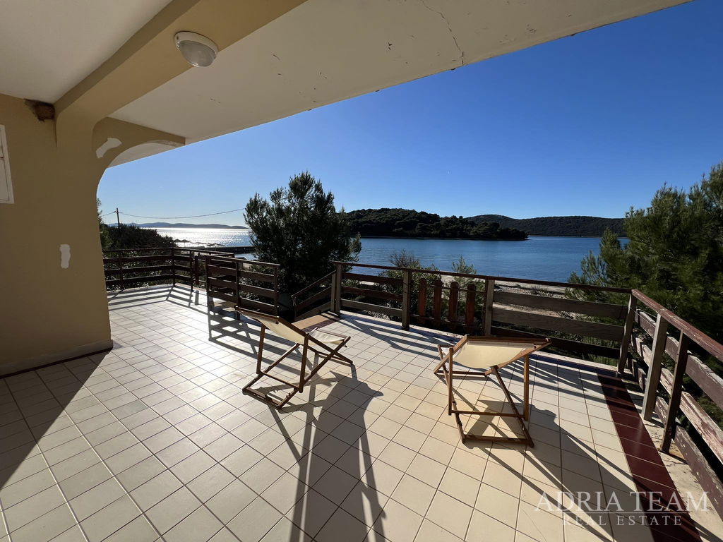 DŮM S GARÁŽÍ A VÝHLEDEM NA MOŘE, PRVNÍ ŘADA U MOŘE - BRGULJE, MOLAT