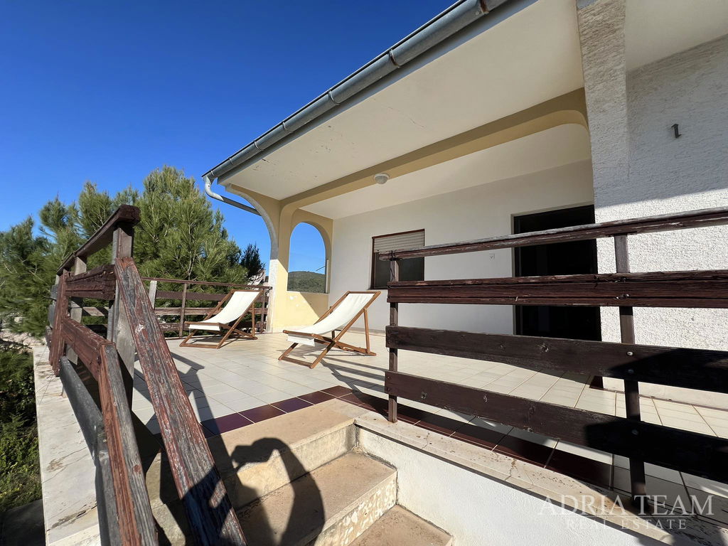 DŮM S GARÁŽÍ A VÝHLEDEM NA MOŘE, PRVNÍ ŘADA U MOŘE - BRGULJE, MOLAT