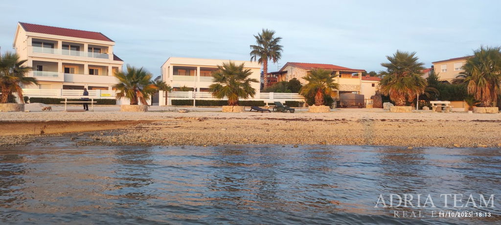 APARTMÁN, PRVNÍ ŘADA U MOŘE - VIR, ZADAR