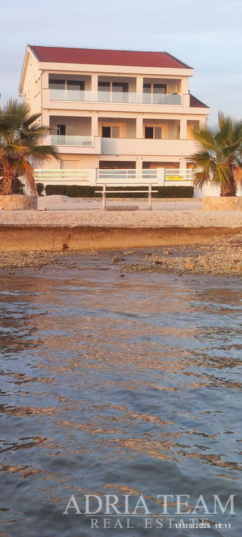 APARTMÁN, PRVNÍ ŘADA U MOŘE - VIR, ZADAR