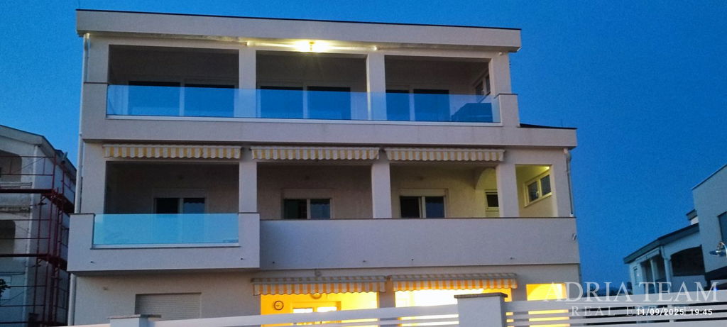 APARTMÁN, PRVNÍ ŘADA U MOŘE - VIR, ZADAR