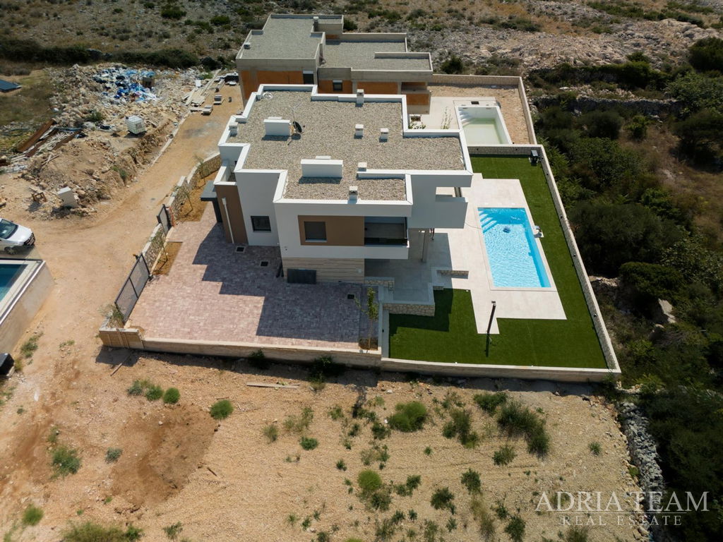 ELEGANTNÍ VILA S BAZÉNEM – NOVALJA, ŠKUNCINI STANI