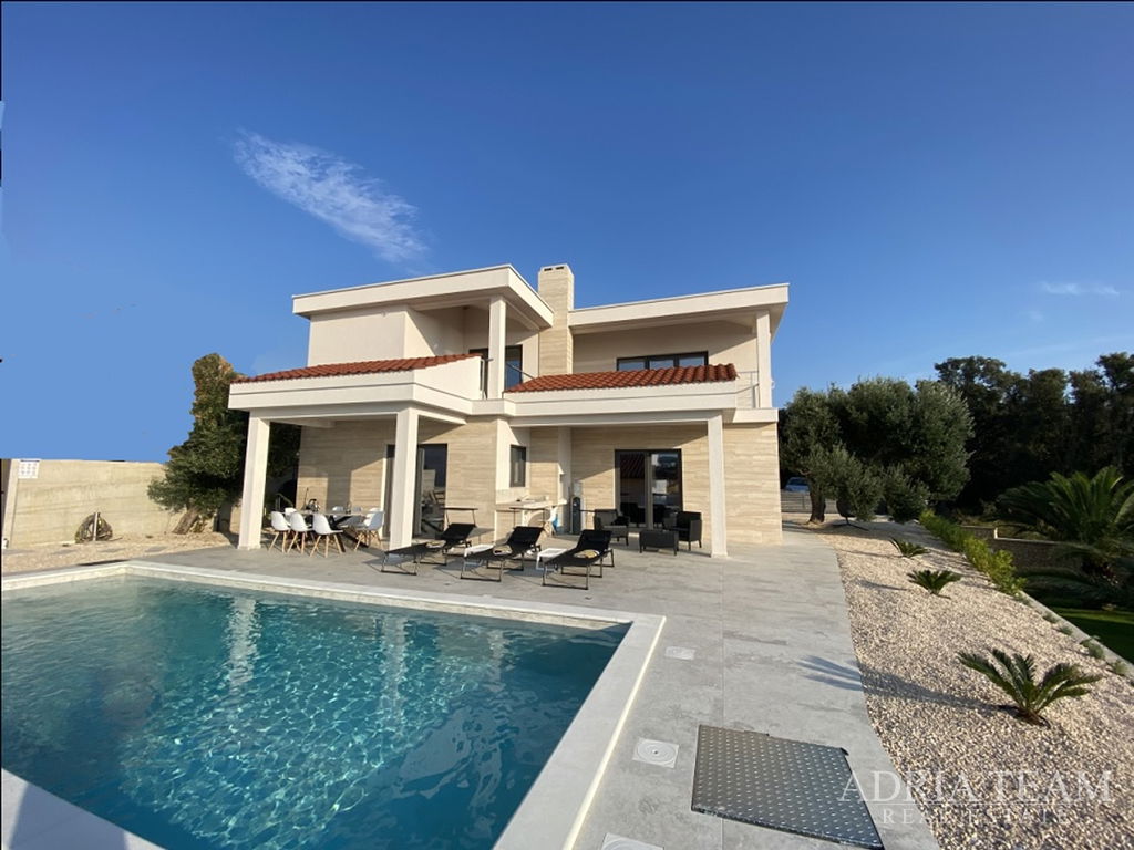 NOVĚ POSTAVENÁ VILA VZDÁLENÁ POUHÝCH 40m OD MOŘE - JAKIŠNICA, PAG