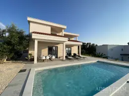 NOVĚ POSTAVENÁ VILA VZDÁLENÁ POUHÝCH 40m OD MOŘE - JAKIŠNICA, PAG nemovitost na prodej