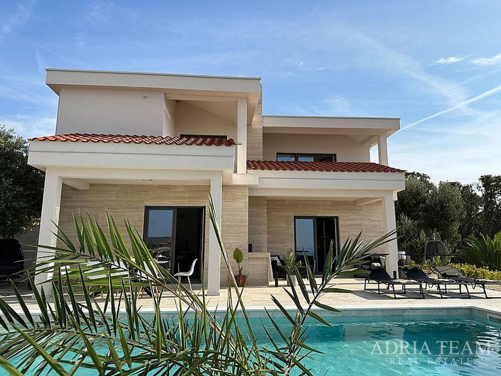 NOVĚ POSTAVENÁ VILA VZDÁLENÁ POUHÝCH 40m OD MOŘE - JAKIŠNICA, PAG