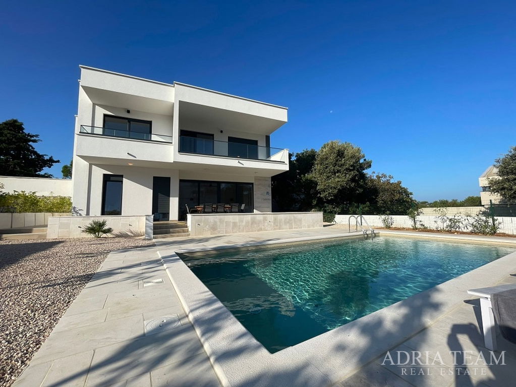 VILA BLÍZKO PLÁŽÍ, ŠKOLKY A LOKUNJE - NOVALJA, PAG