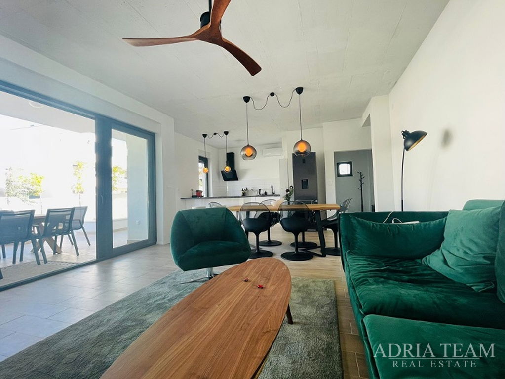 VILA BLÍZKO PLÁŽÍ, ŠKOLKY A LOKUNJE - NOVALJA, PAG