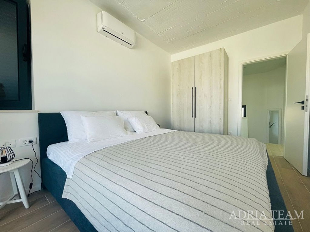 VILA BLÍZKO PLÁŽÍ, ŠKOLKY A LOKUNJE - NOVALJA, PAG