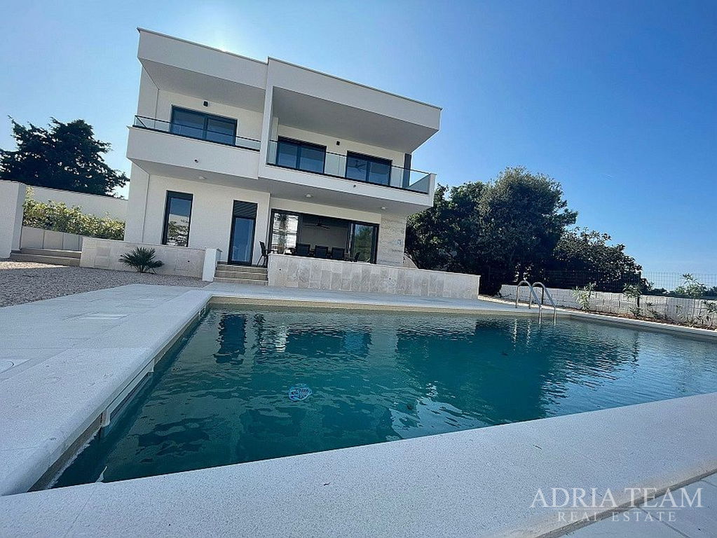 VILA BLÍZKO PLÁŽÍ, ŠKOLKY A LOKUNJE - NOVALJA, PAG