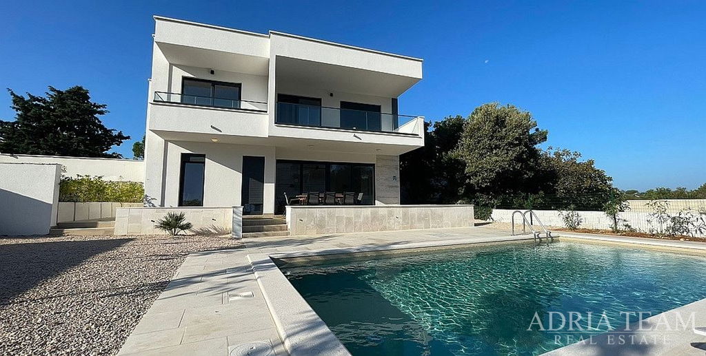 VILA BLÍZKO PLÁŽÍ, ŠKOLKY A LOKUNJE - NOVALJA, PAG