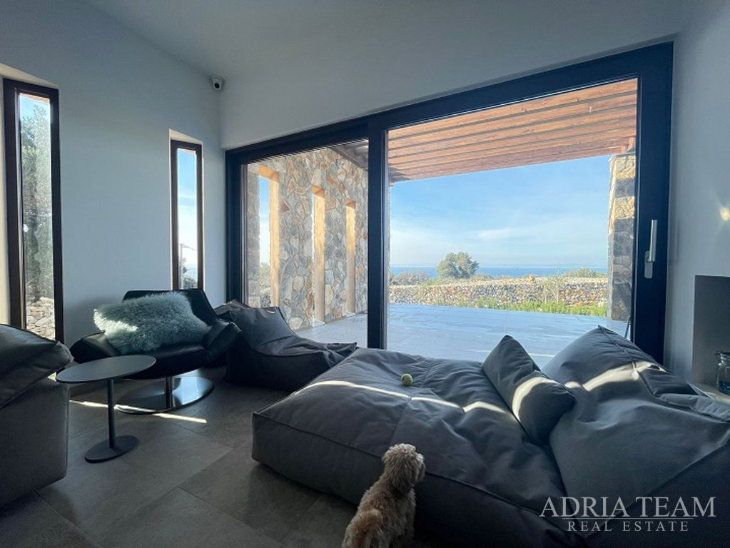 VILA S BAZÉNEM, NOVOSTAVBA - LUN, PAG