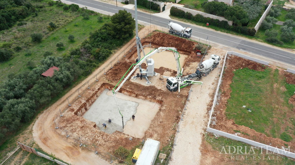 APARTMÁN V NOVOSTAVBĚ 80 M OD MOŘE – SV. PETAR NA MORU