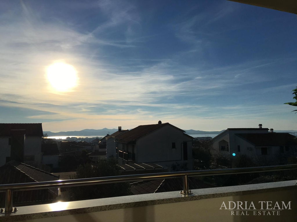 TROJIZBOVÝ BYT V BLÍZKOSTI VŠECH SLUŽEB PRO ŽIVOT - PLOVANIJA, ZADAR