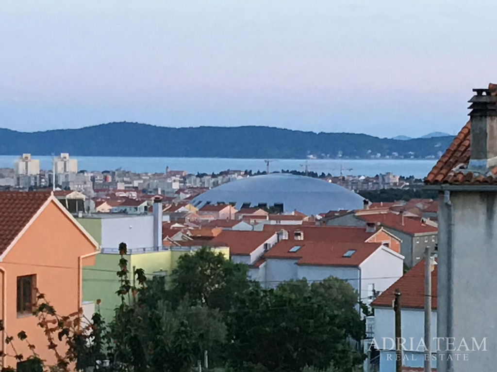 TROJIZBOVÝ BYT V BLÍZKOSTI VŠECH SLUŽEB PRO ŽIVOT - PLOVANIJA, ZADAR