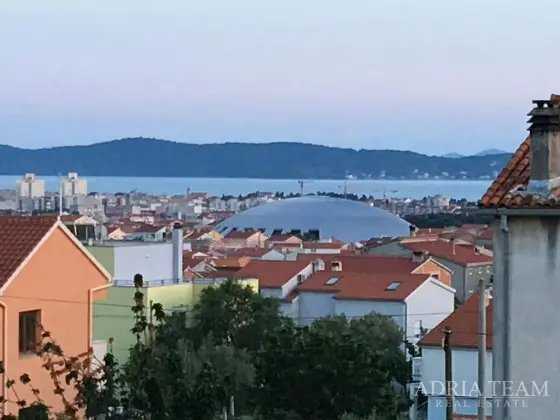 TROJIZBOVÝ BYT V BLÍZKOSTI VŠECH SLUŽEB PRO ŽIVOT - PLOVANIJA, ZADAR nemovitost na prodej