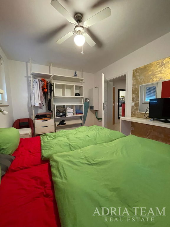 TROJIZBOVÝ BYT V BLÍZKOSTI VŠECH SLUŽEB PRO ŽIVOT - PLOVANIJA, ZADAR