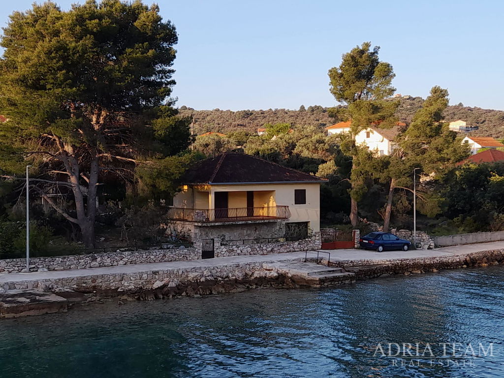 PRVNÍ ŘADA U MOŘE - PŘÍZEMNÍ DŮM S OTEVŘENÝM VÝHLEDEM NA MOŘE - DRVENIK, DRVENIK VELIKI