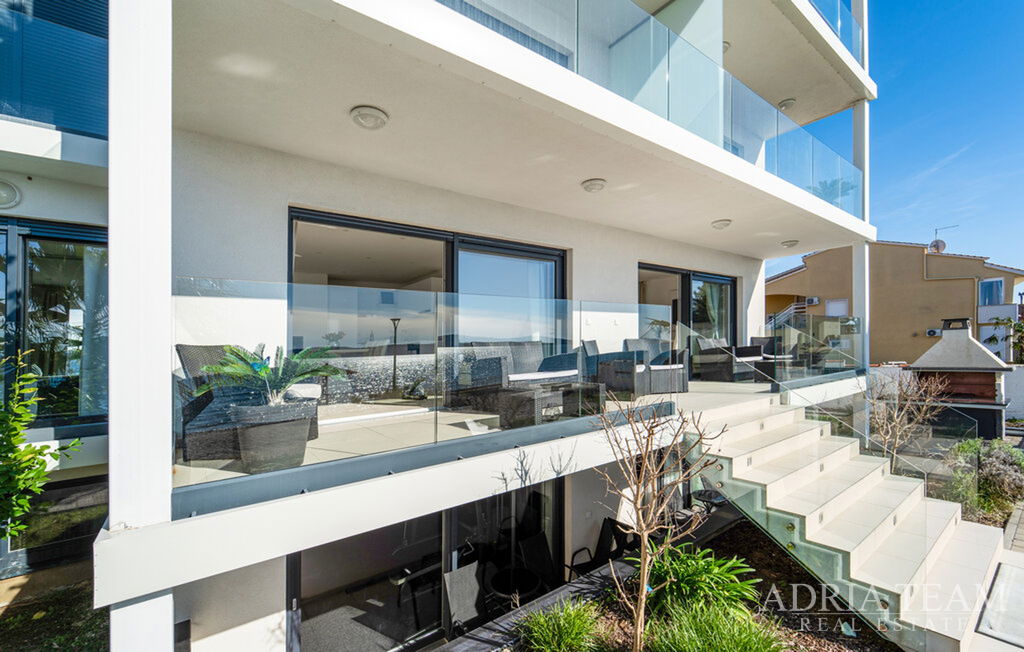 LUXUSNÍ APARTMÁN, 1. ŘADA U MOŘE, MODERNÍ DESIGN – BIBINJE