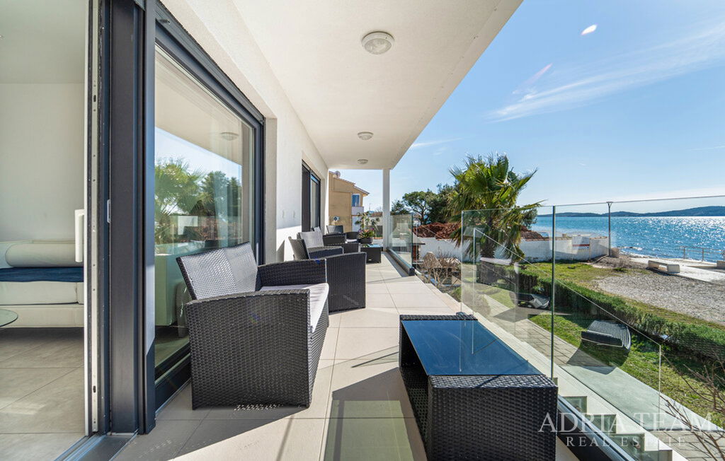 LUXUSNÍ APARTMÁN, 1. ŘADA U MOŘE, MODERNÍ DESIGN – BIBINJE