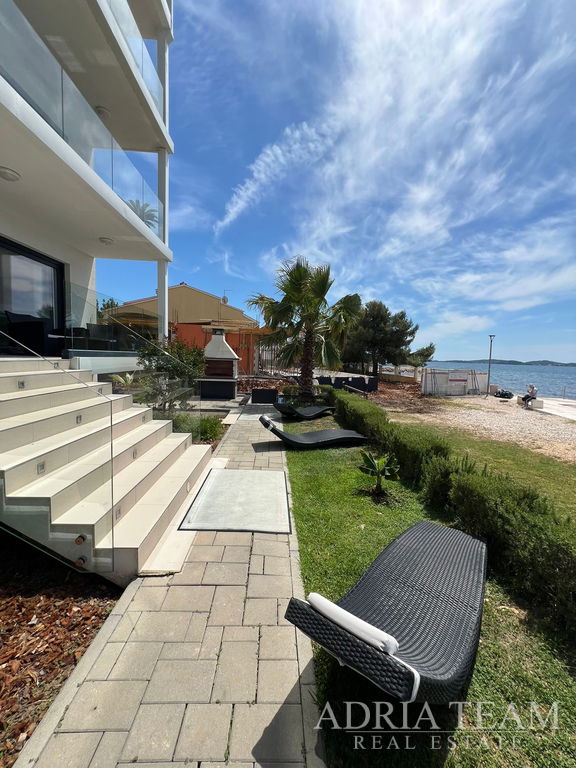 LUXUSNÍ APARTMÁN, 1. ŘADA U MOŘE, MODERNÍ DESIGN – BIBINJE