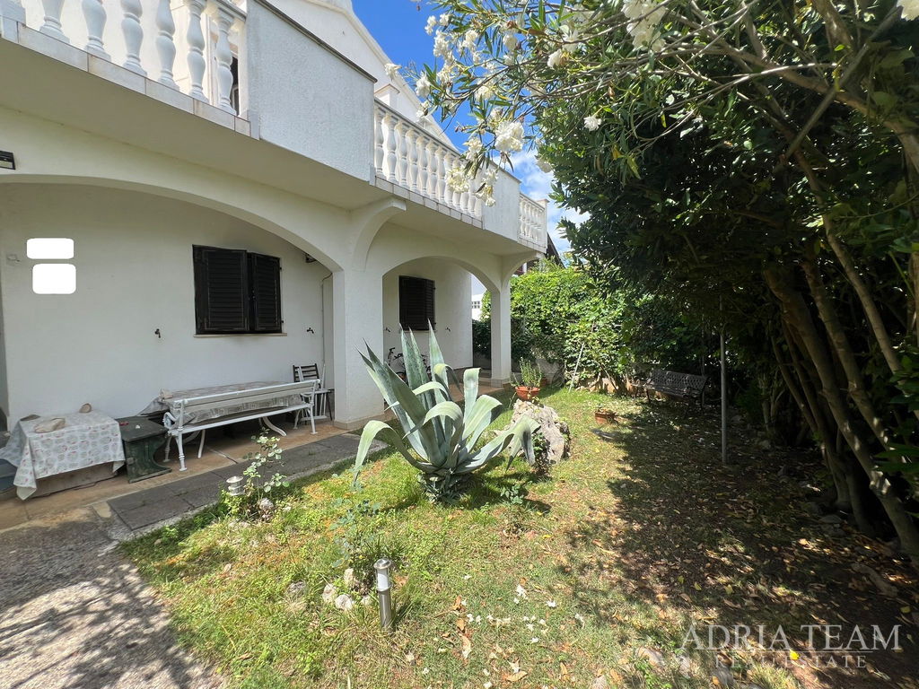 DŮM SE 3 BYTOVÝMI JEDNOTKAMI – NEVIĐANE, OSTROV PAŠMAN