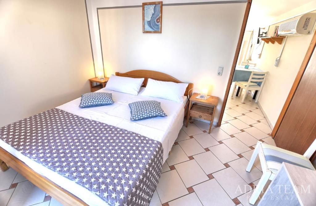 DŮM SE 3 BYTOVÝMI JEDNOTKAMI – NEVIĐANE, OSTROV PAŠMAN