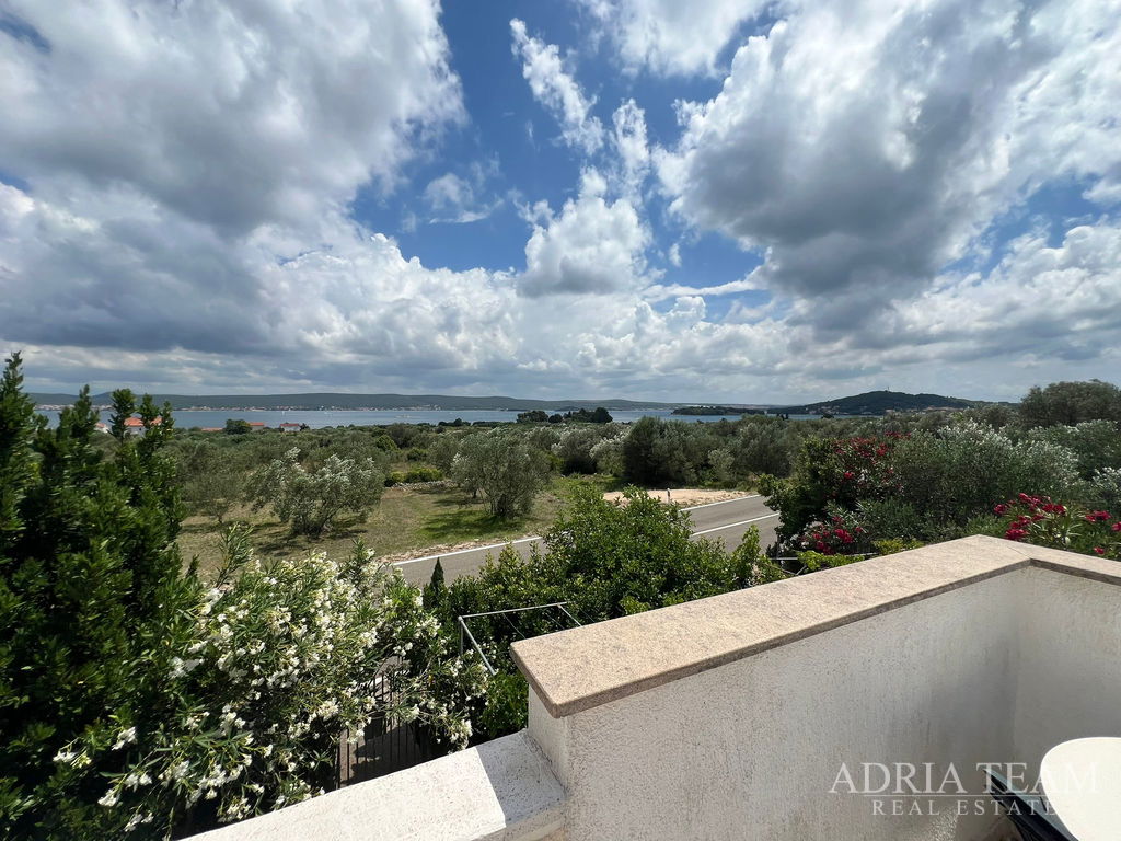 DŮM SE 3 BYTOVÝMI JEDNOTKAMI – NEVIĐANE, OSTROV PAŠMAN