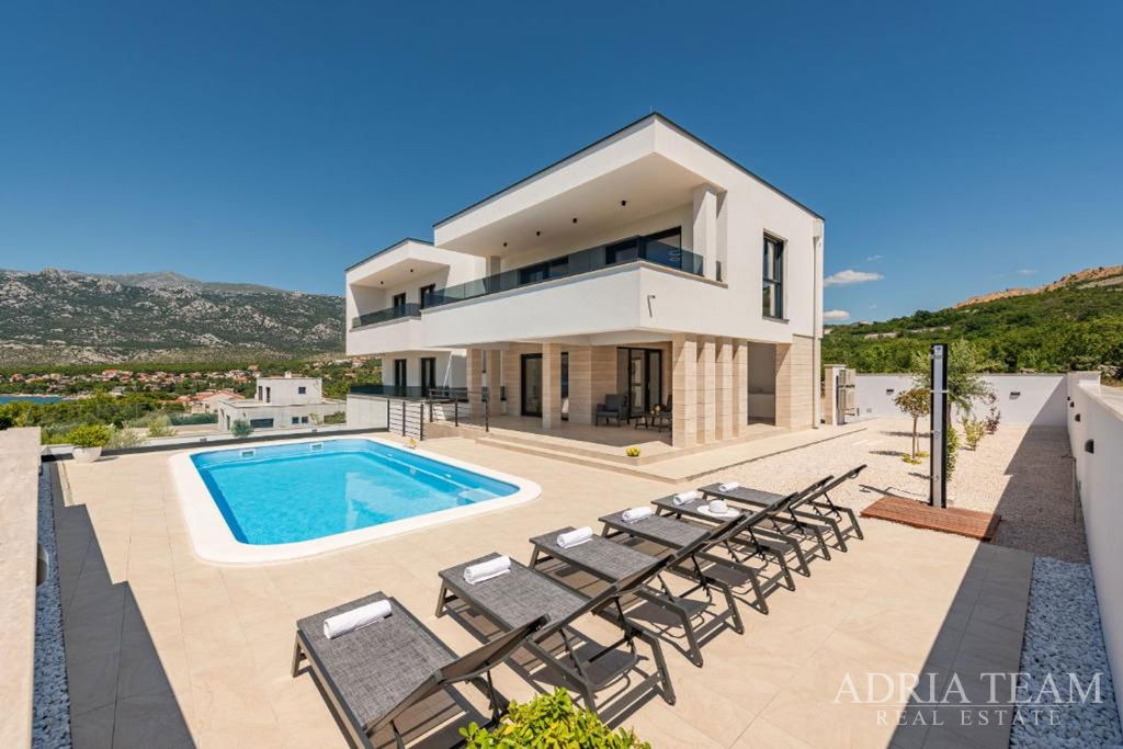 NOVĚ VYBUDOVANÁ VILA S VÝHLEDEM NA MOŘE, HORY A LES – ROVANJSKA