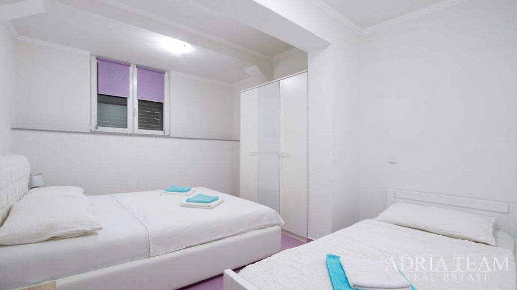 APARTMÁNOVÝ DŮM S DEVÍTI BYTOVÝMI JEDNOTKAMI, 2. ŘADA U MOŘE – PAG