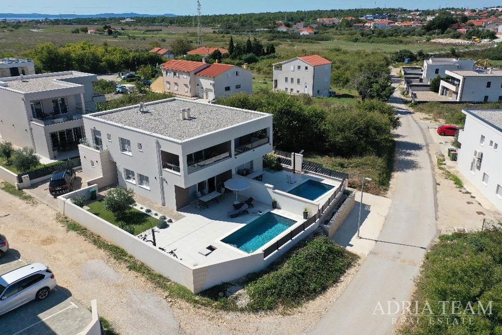 VILA S BAZÉNEM, VÝHLED NA MOŘE – NIN, ZADAR
