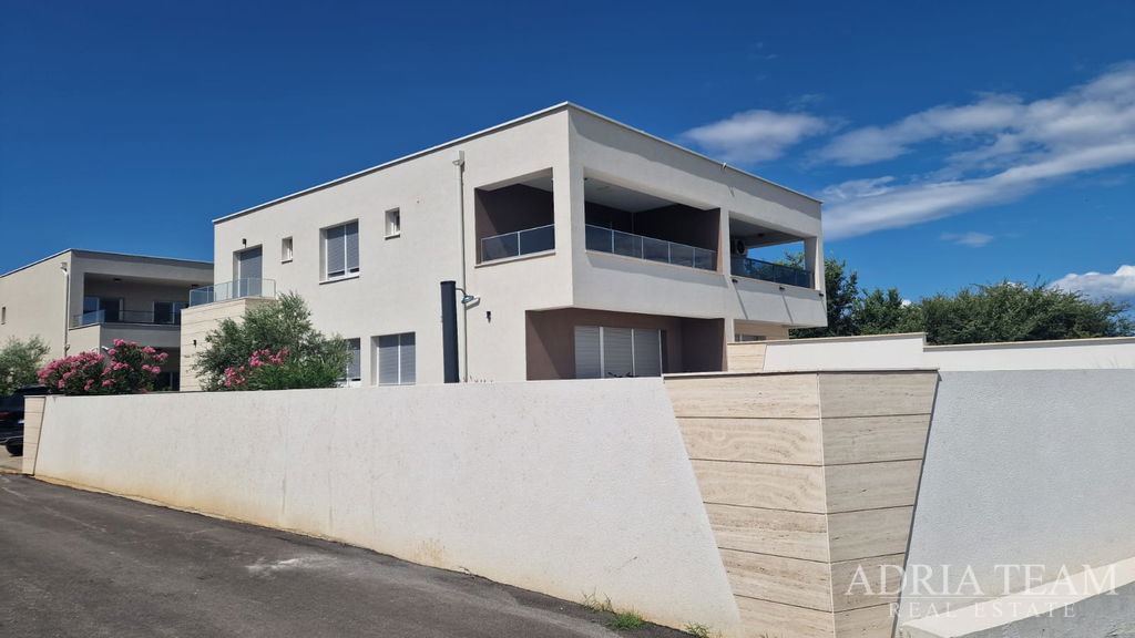 VILA S BAZÉNEM, VÝHLED NA MOŘE – NIN, ZADAR