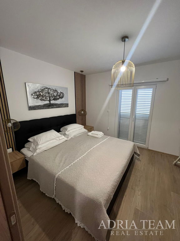 DŮM S VÝHLEDEM NA MOŘE – VIR