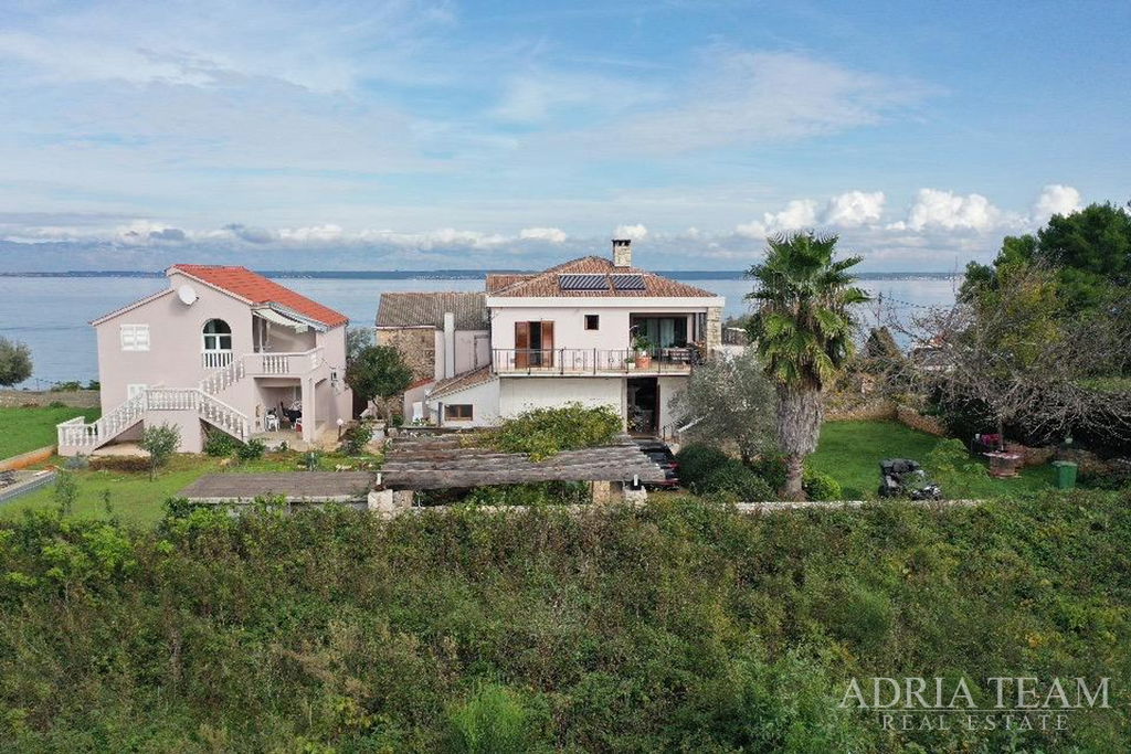 STAVEBNÍ POZEMEK, 45 m OD MOŘE - UGLJAN