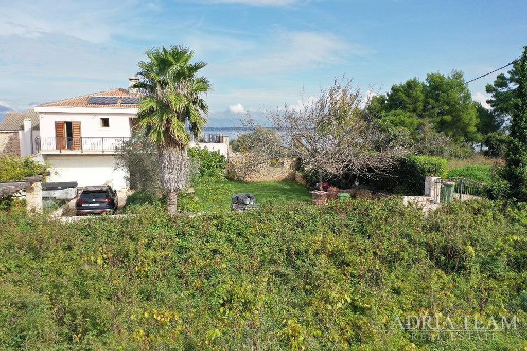 STAVEBNÍ POZEMEK, 45 m OD MOŘE - UGLJAN