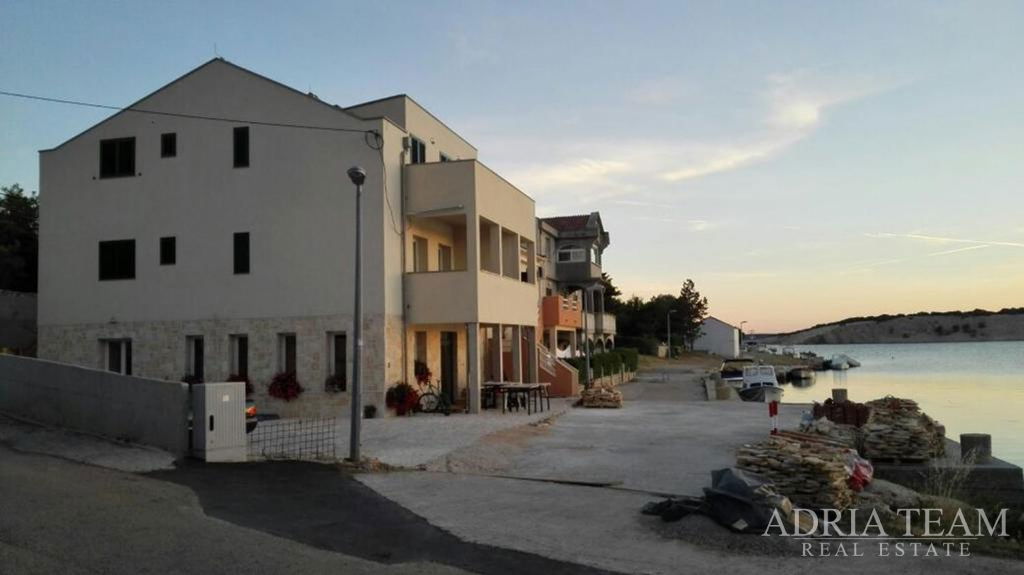 DŮM V PRVNÍ ŘADĚ U MOŘE – ŠIMUNI, OSTROV PAG