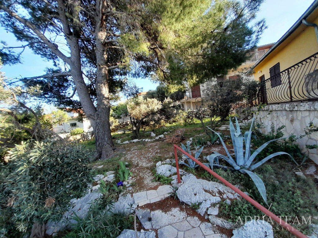 PŘÍZEMNÍ DŮM S OTEVŘENÝM VÝHLEDEM NA MOŘE, TOP POLOHA, PRVNÍ ŘADA U MOŘE - DRVENIK, DRVENIK VELIKI